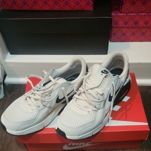 Nike White and Black Sneakers